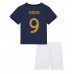 Billige Frankrig Olivier Giroud #9 Børnetøj Hjemmebanetrøje til baby VM 2022 Kortærmet (+ korte bukser)